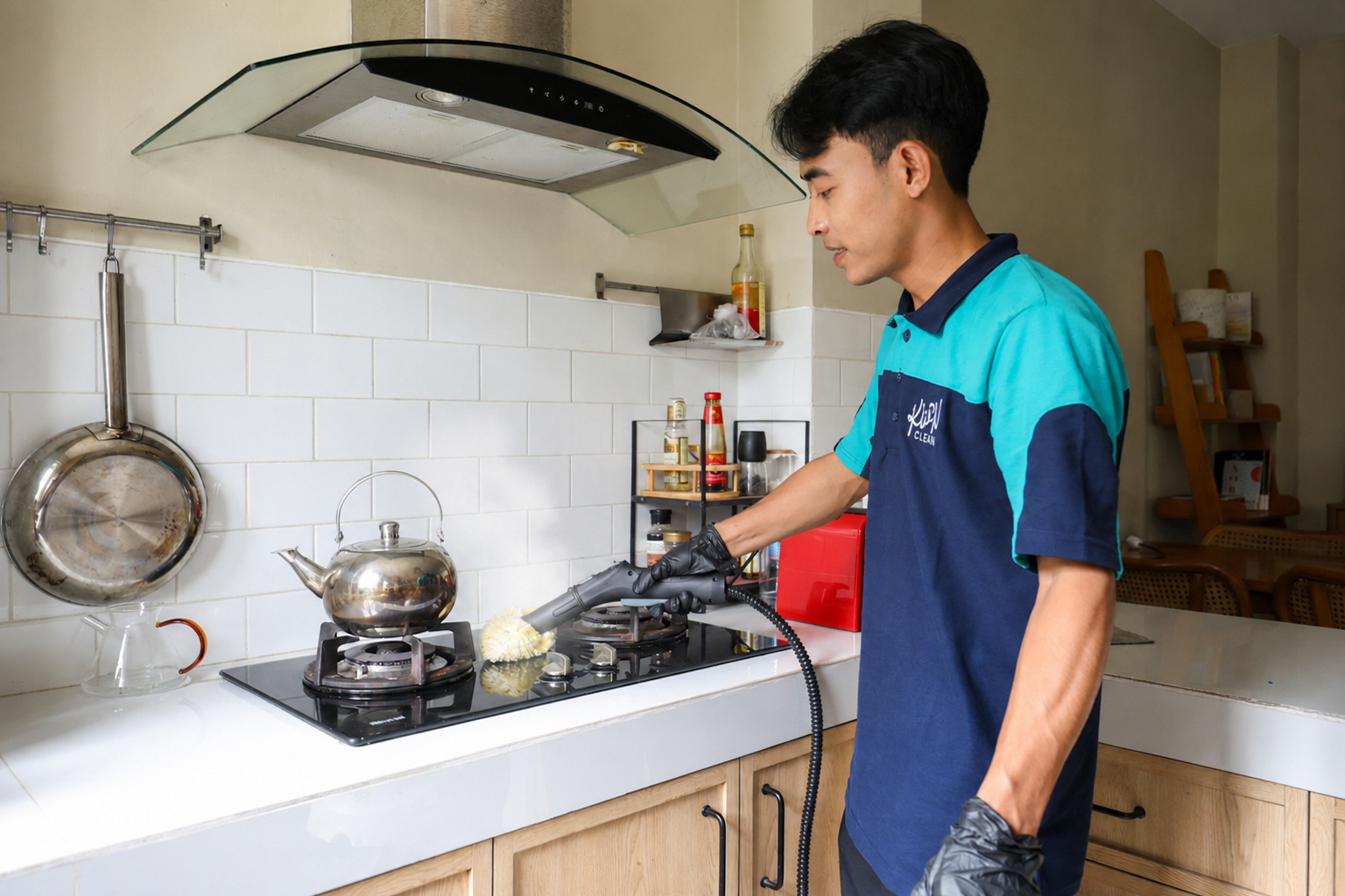 Dapur Berminyak dan Lengket? Kapan Perlu Steam Cleaning