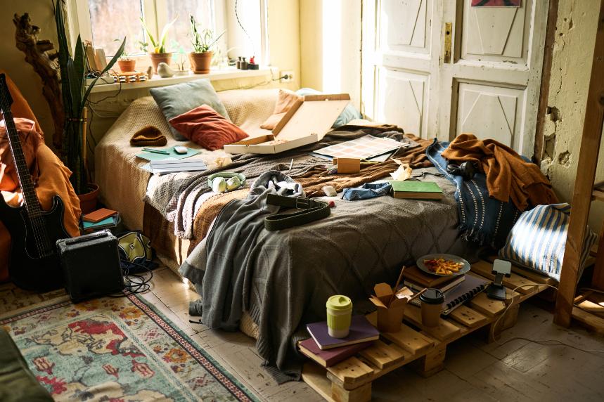 Kebiasaan yang Bikin Kamar Tidur Cepat Kotor Lagi — Pernah Ngelakuin Salah Satunya?
