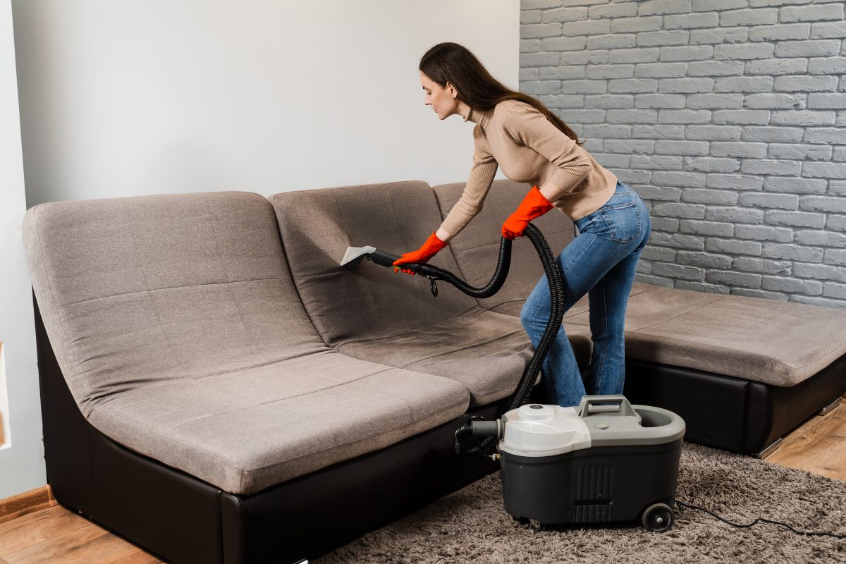 Hydro Cleaning Sofa: Kapan Harus Dilakukan dan Apa yang Bisa Kamu Rasakan?